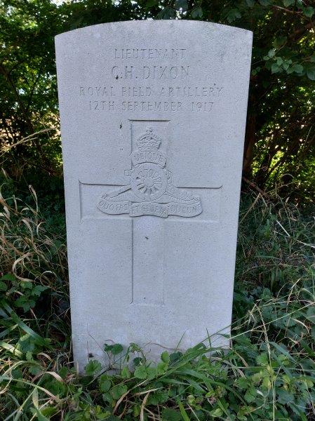 Commonwealth War Grave Memorial to Lieutenant C H Dixon